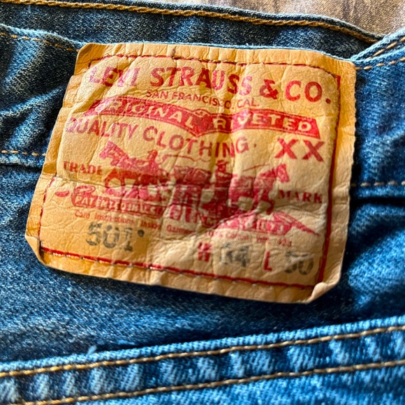 Levi’s 501 medium wash Jeans - Picture 2 of 5